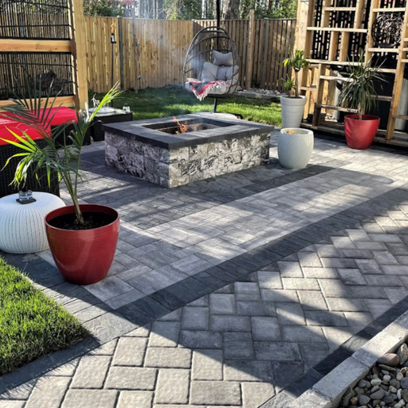 Cambridge RoundTable patio pavingstones